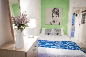 Basic Apartment | Desk, iron/ironing board, free WiFi, bed sheets - Brick Lane Residential (London)