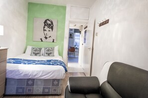 Appartement | Bureau, fer et planche à repasser, Wi-Fi gratuit, draps fournis