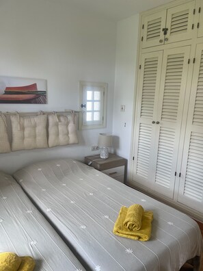 2 bedrooms, iron/ironing board, Internet, bed sheets