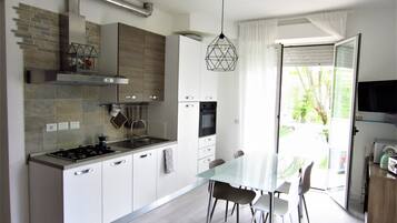 Fridge, microwave, oven, stovetop