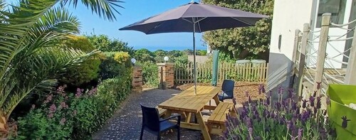 Sea Grove -  a bungalow that sleeps 7 guests  in 3 bedrooms