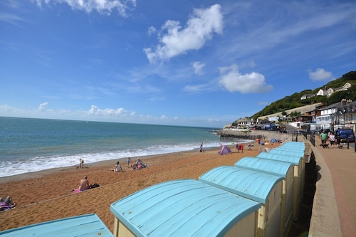 Sea Grove -  a bungalow that sleeps 7 guests  in 3 bedrooms