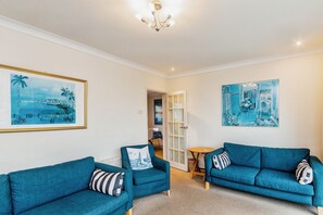 TV, DVD player - Sea Grove -  a bungalow that sleeps 7 guests  in 3 bedrooms (Ventnor)