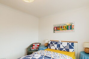 3 bedrooms, iron/ironing board, WiFi, bed sheets - Sea Grove -  a bungalow that sleeps 7 guests  in 3 bedrooms (Ventnor)