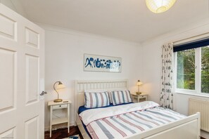 3 chambres, fer et planche à repasser, Wi-Fi, draps fournis
