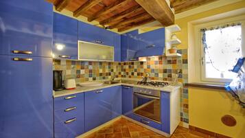 Kühlschrank, Ofen, Herdplatte, Geschirrspüler