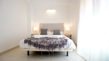 3 bedrooms, in-room safe, desk, iron/ironing board