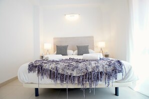 3 bedrooms, in-room safe, desk, iron/ironing board
