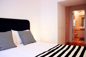 1 bedroom, iron/ironing board, WiFi, bed sheets - JOIVY Cosy apt w/ patio near the Botanical Garden (Lisboa)