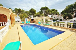 Pool - Sofia - holiday home with private swimming pool in Moraira (Teulada)
