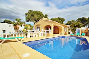 Pool - Sofia - holiday home with private swimming pool in Moraira (Teulada)