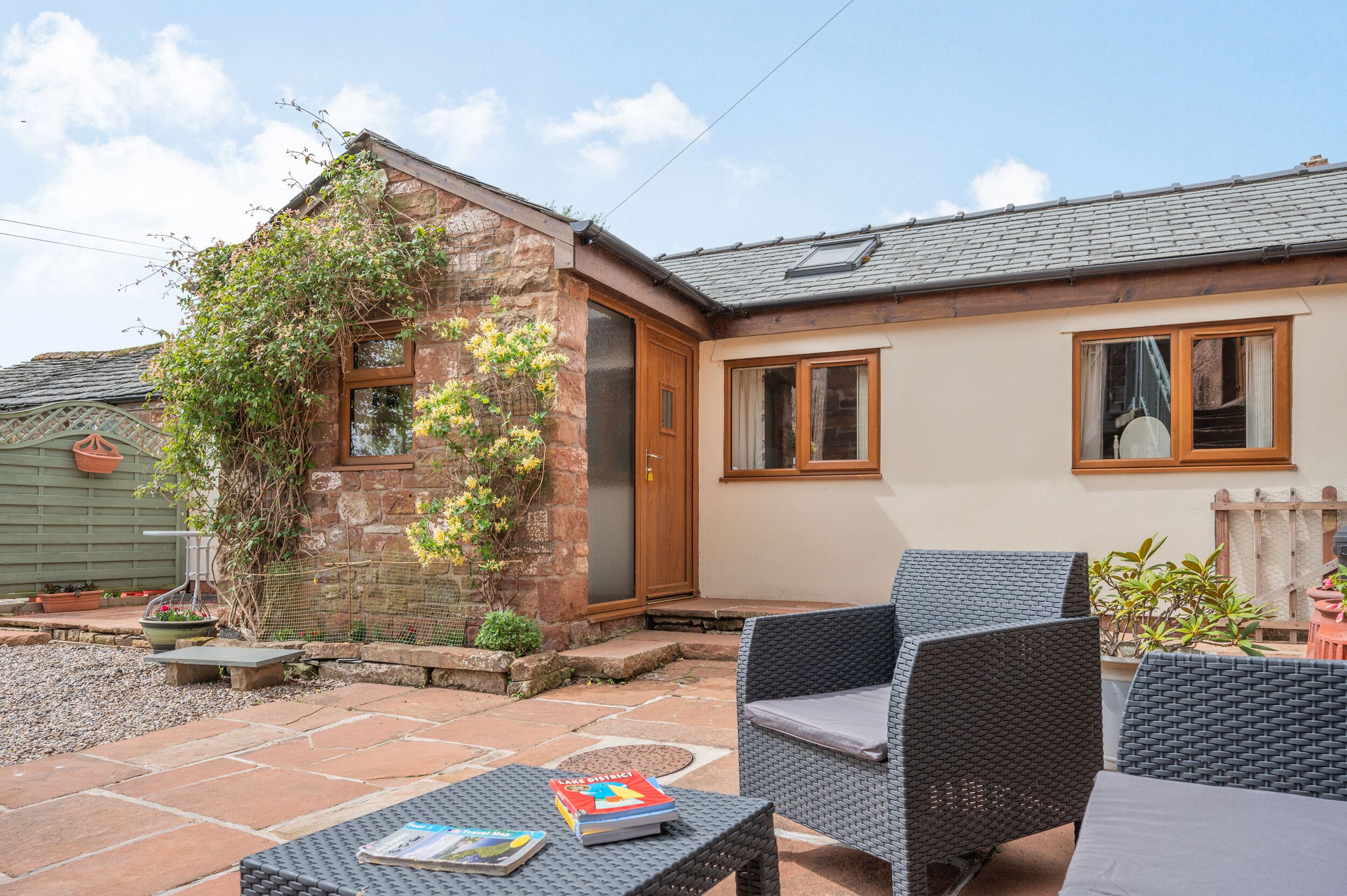 PEA TOP COTTAGE, pet friendly, with a garden in Culgaith