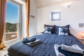 3 bedrooms, iron/ironing board, travel cot, free WiFi - Villa in Ostuni with 3 bedrooms sleeps 6 (Ostuni)