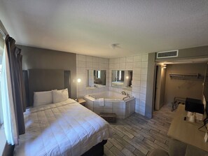Suite, 1 Double Bed, Non Smoking | Desk, free WiFi, bed sheets - Econo Lodge Inn & Suites Yuma (Yuma)