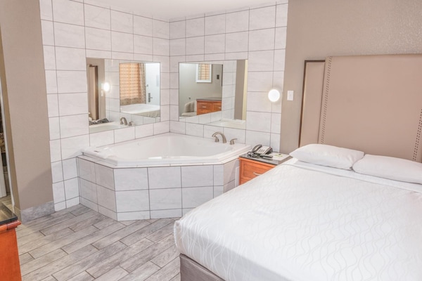 Suite, 1 Double Bed, Non Smoking | Desk, free WiFi, bed sheets