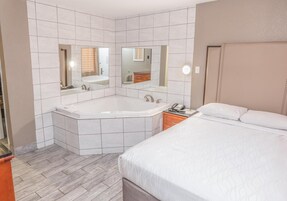 Escritorio, wifi gratis y ropa de cama 