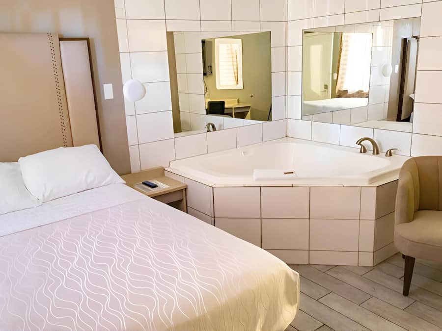 Suite, 1 Double Bed, Non Smoking | Desk, free WiFi, bed sheets