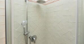 Shower, hair dryer, bidet, towels - Apartment in the heart of Rome, just a few meters from the Spanish Steps and the Metro! (Rome)
