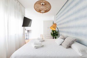 1 bedroom, iron/ironing board, Internet, bed sheets - San Francisco Penthouse Studio (Sevilla)