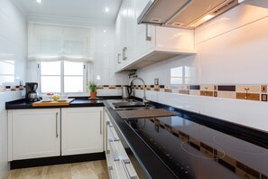 Fridge, microwave, coffee/tea maker, electric kettle - Atico de los INGLESES by Cadiz4Rentals (Cádiz)