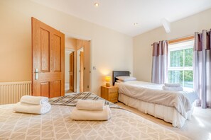 2 slaapkamers, een strijkplank/strijkijzer, gratis wifi, beddengoed