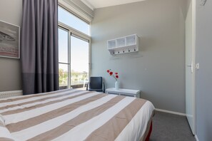 3 bedrooms - Complete, popular island house with steam shower. There is a lockable fence between the garden and t (OUDE-TONGE)