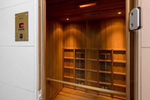 Interior - Complete, popular island house with steam shower. There is a lockable fence between the garden and t (OUDE-TONGE)