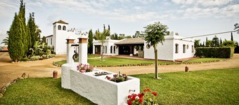 Beautiful Cortijo El Olivo House, next to the pool - 3 Bedrooms