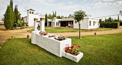 Beautiful Cortijo El Olivo House, next to the pool - 3 Bedrooms