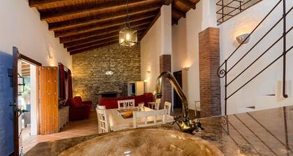Beautiful Cortijo El Olivo House, next to the pool - 3 Bedrooms