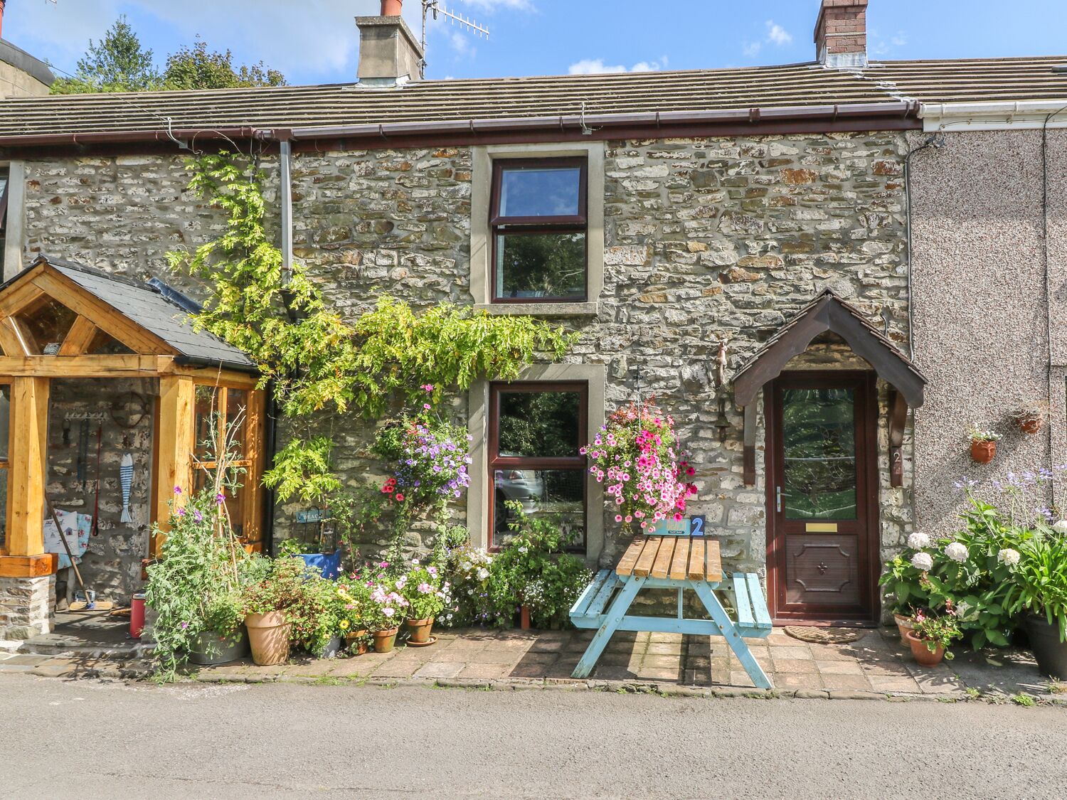 2 GRAIG COTTAGES, pet friendly, with open fire in Burry Port