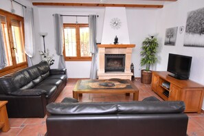 TV, fireplace, DVD player