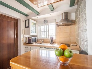 Kühlschrank, Mikrowelle, Ofen, Toaster