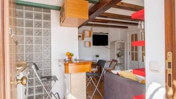 1 slaapkamer, een strijkplank/strijkijzer, internet, beddengoed