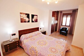5 bedrooms, WiFi, bed sheets