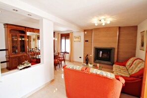 TV, fireplace, DVD player - Finca La Verema - holiday home with private swimming pool in Benissa (Benissa)