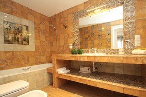 Bathtub, hair dryer, towels, toilet paper