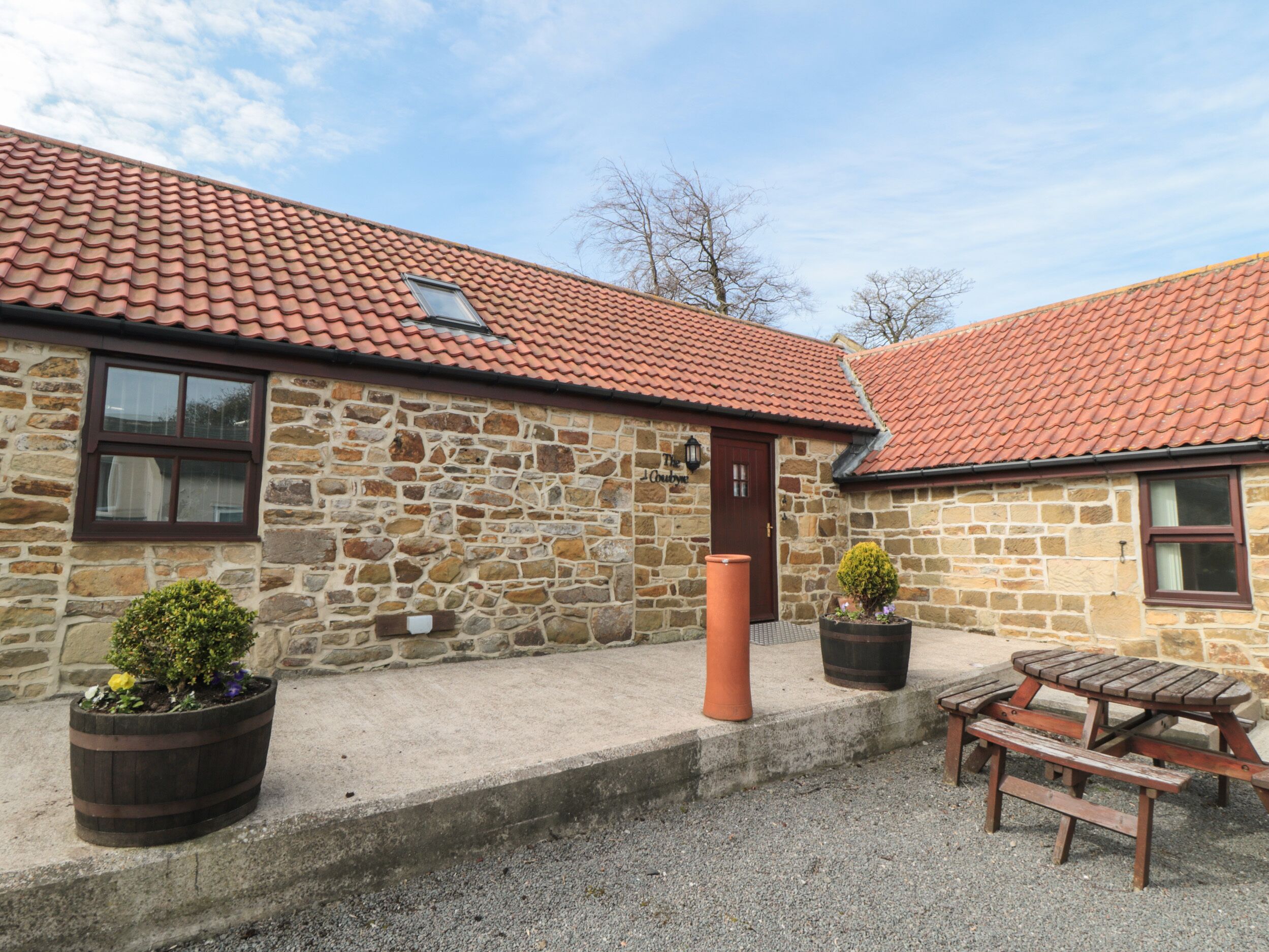 THE COW BYRE, pet friendly, with a garden in Lingdale