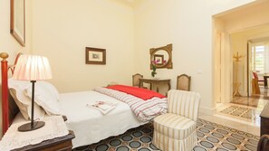 3 chambres, fer et planche à repasser, accès Internet, draps fournis