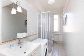Shower, hair dryer, bidet, towels - Your own private view over St.Peter! (Rome)