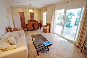 Una televisión, un reproductor de DVD