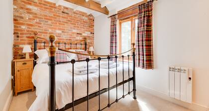 Old Mill House - Two Bedroom House, Sleeps 3