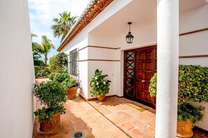 Exterior detail - Large Villa With Private Heated Pool And Stunning Sea And Mountain Views (La Herradura)