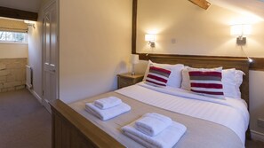 2 bedrooms, iron/ironing board, travel crib, free WiFi