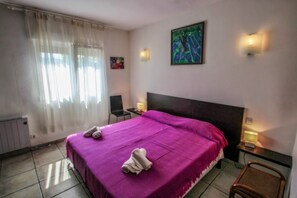 2 Schlafzimmer, Schreibtisch, Bügeleisen/Bügelbrett, WLAN