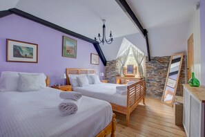 3 bedrooms, iron/ironing board, free WiFi, bed sheets