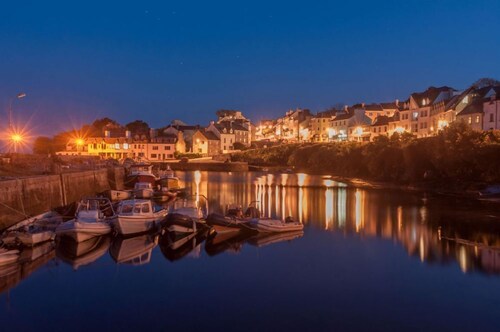 Apt 235 - Roundstone - sleeps 4 guests  in 2 bedrooms