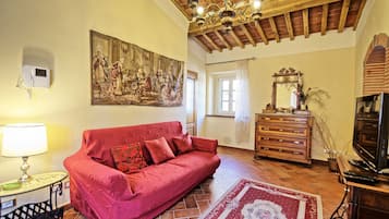 TV, caminetto