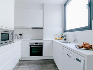 Frigorifero, microonde, forno, lavastoviglie