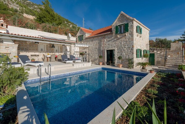 Pool - Luxury Villa Blue Pearl with Swimming Pool (Murvica)